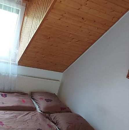 Hotel Badacsonyi Pihenes Privat Berlemeny à Bytom Extérieur photo