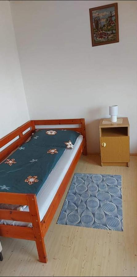 Hotel Badacsonyi Pihenes Privat Berlemeny à Bytom Extérieur photo