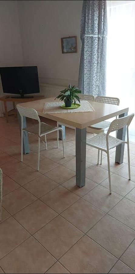 Hotel Badacsonyi Pihenes Privat Berlemeny à Bytom Extérieur photo