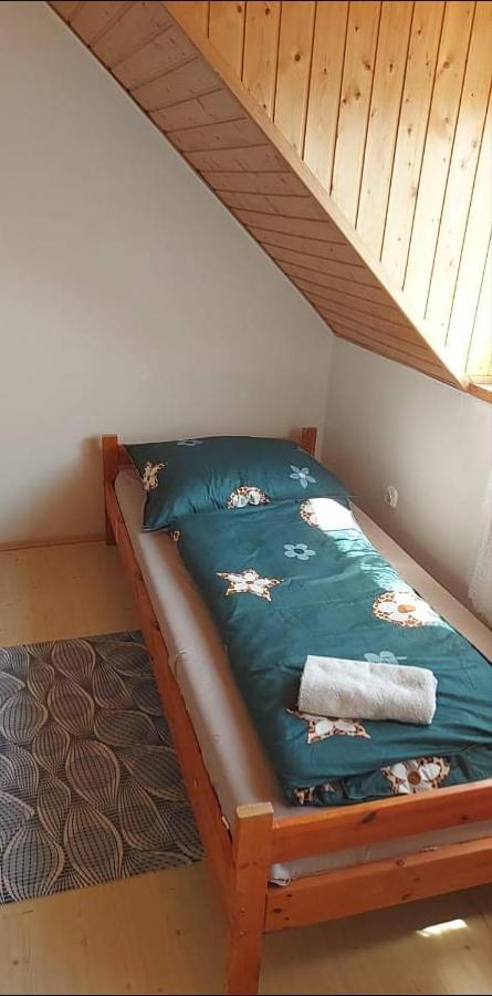 Hotel Badacsonyi Pihenes Privat Berlemeny à Bytom Extérieur photo
