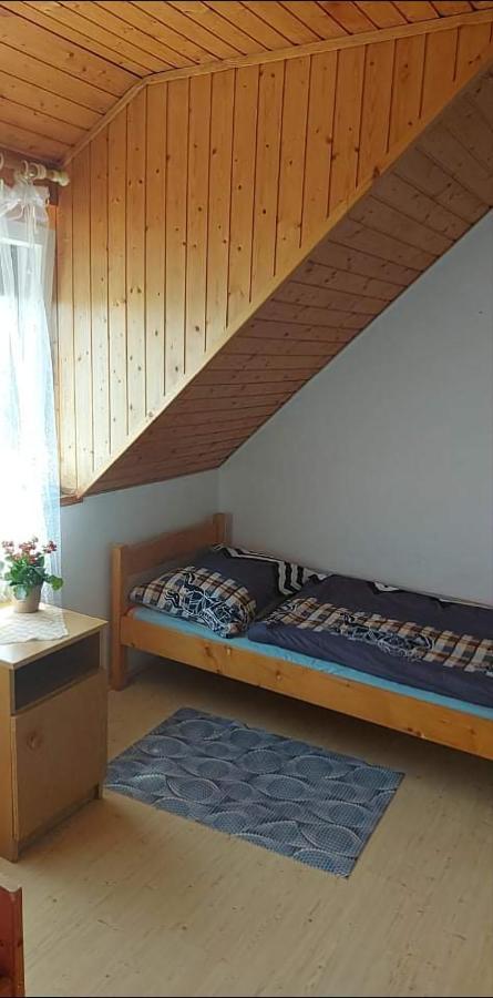 Hotel Badacsonyi Pihenes Privat Berlemeny à Bytom Extérieur photo