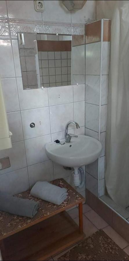 Hotel Badacsonyi Pihenes Privat Berlemeny à Bytom Extérieur photo
